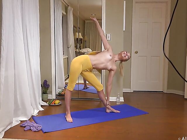 Sophia Sweet - Skinny flexible teen nude yoga, vegetable insertion and pussy lips stretching BTS