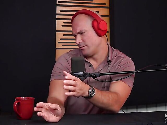 Porn star podcast with Kali Roses and sex on the couch with horny host Sean Lawless