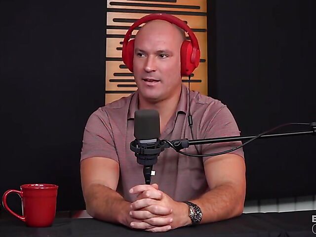 Porn star podcast with Kali Roses and sex on the couch with horny host Sean Lawless