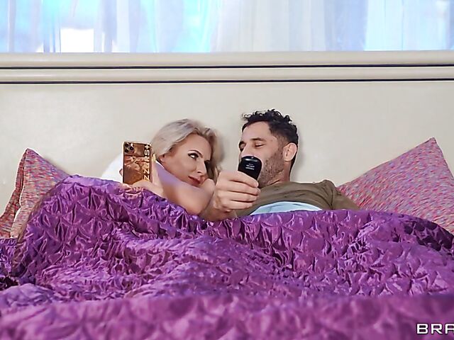 Brazzers MILF Phoenix Marie in bed with Damon Dice