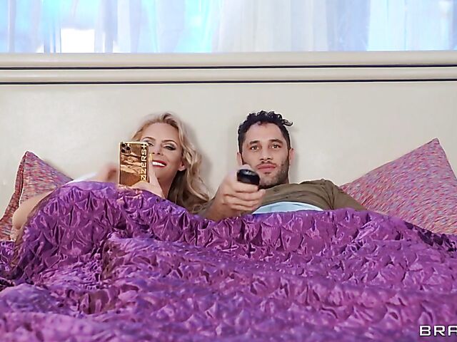 Brazzers MILF Phoenix Marie in bed with Damon Dice