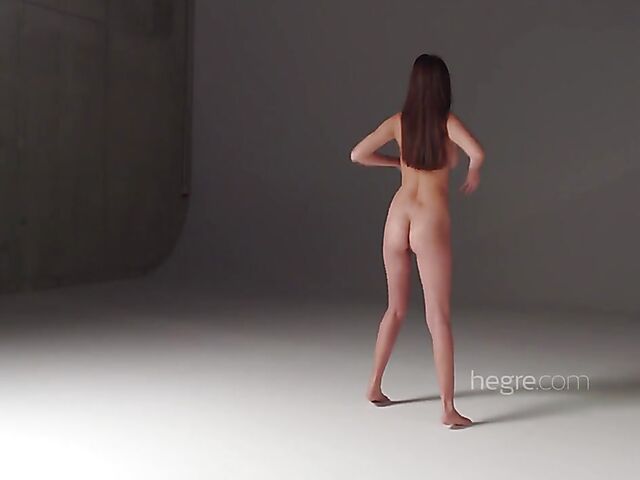 Behind the scenes of perfect Alisa posing nude during her photo session