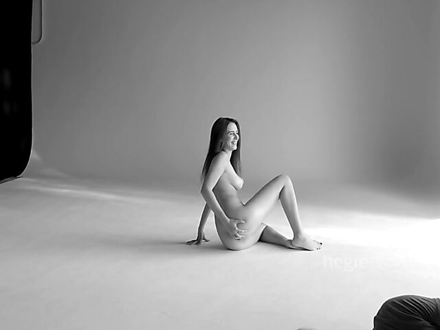Behind the scenes of perfect Alisa posing nude during her photo session