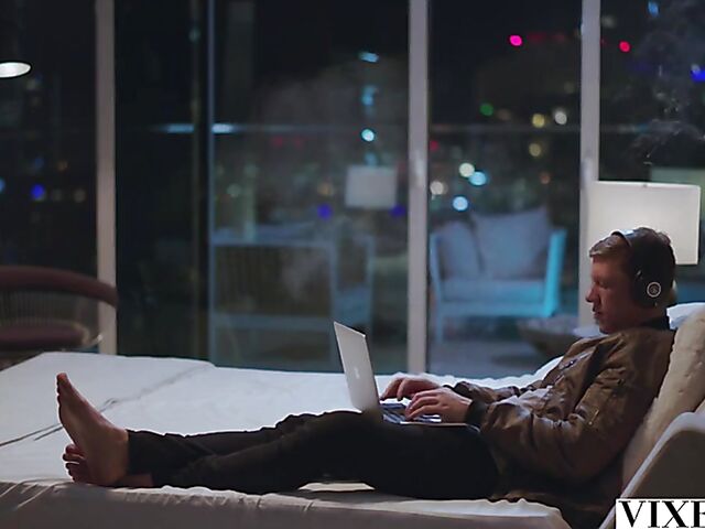 Night of pleasure with skinny blonde Kiara Cole