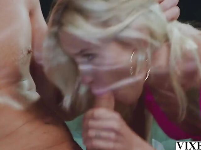 Night of pleasure with skinny blonde Kiara Cole