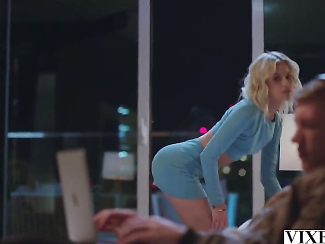 Night of pleasure with skinny blonde Kiara Cole