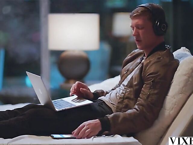 Night of pleasure with skinny blonde Kiara Cole