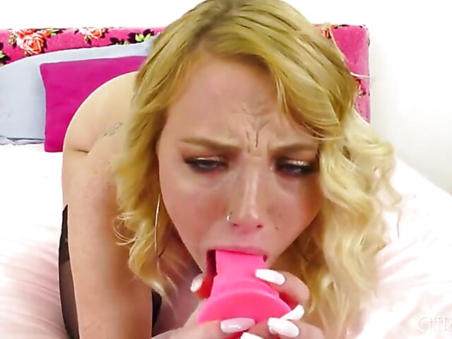 Dixie Lynn - Blonde stockings solo with her pink toy live!
