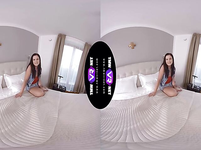 3D VR fingering solo in Little Elis' bedroom