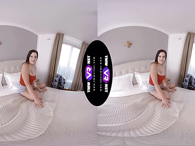 3D VR fingering solo in Little Elis' bedroom