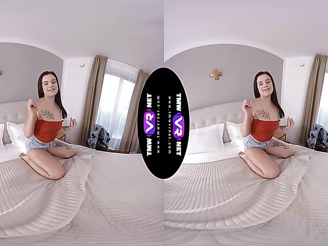 3D VR fingering solo in Little Elis' bedroom