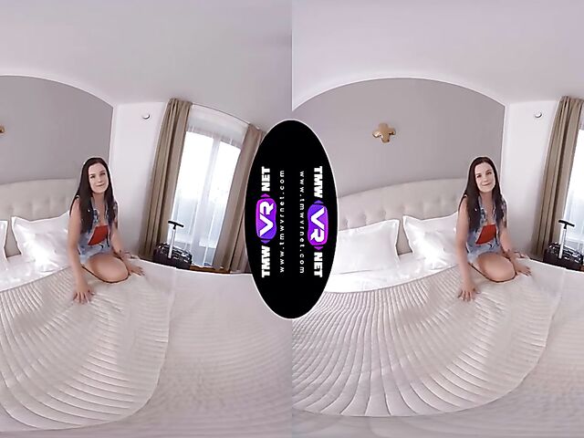 3D VR fingering solo in Little Elis' bedroom