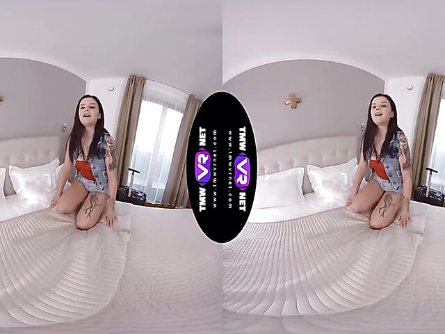 3D VR fingering solo in Little Elis' bedroom