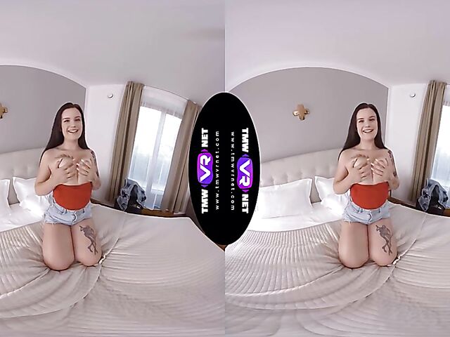 3D VR fingering solo in Little Elis' bedroom