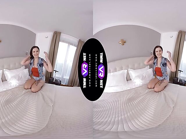 3D VR fingering solo in Little Elis' bedroom