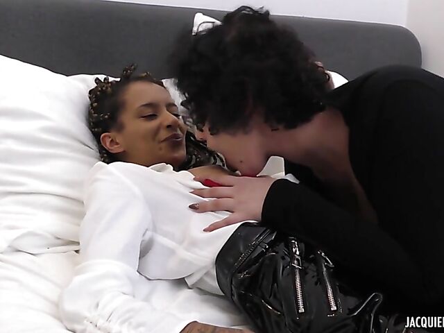 Azylis and her boyfriend invite Jada for a hot French threesome