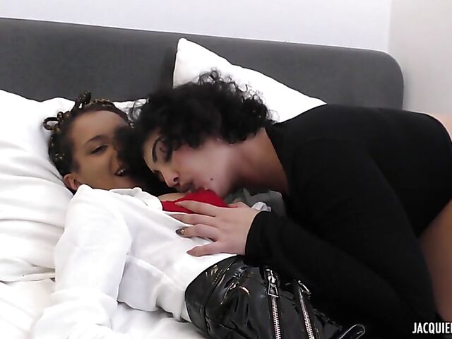 Azylis and her boyfriend invite Jada for a hot French threesome