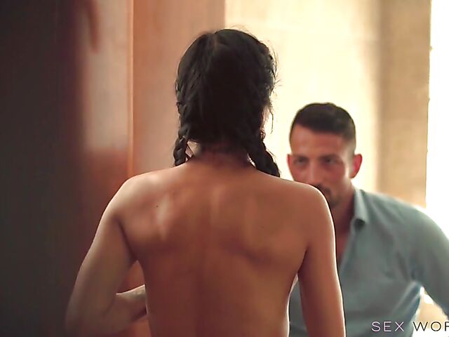 Sex and passion in Costa Roca with latina babe Canela Skin