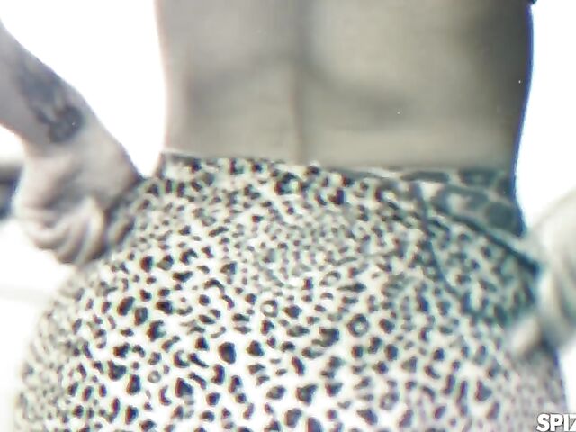 Canela Skin - Latina anal in leopard print tights
