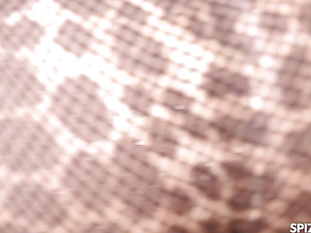 Canela Skin - Latina anal in leopard print tights