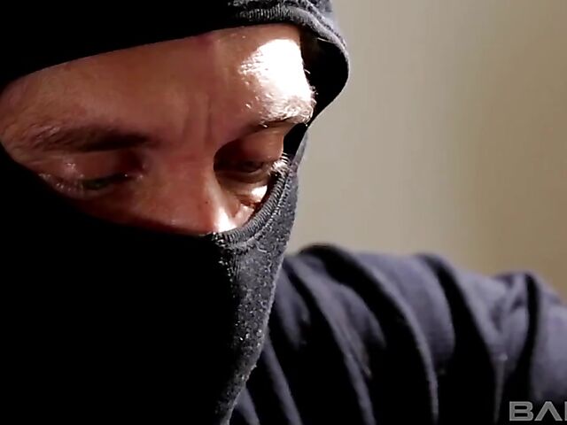 Gorgeous MILF with perfect tits Kagney Linn Karter fucks the burglar