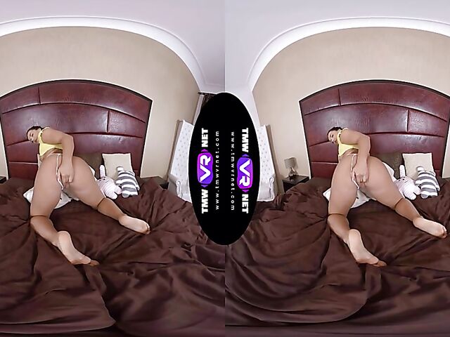 Zuzu Sweet's white panties solo and pussy fingering in VR 3D