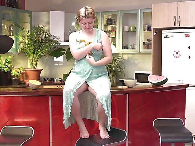 Australian chubby girl Everest playing with fruit and masturbating on the counter