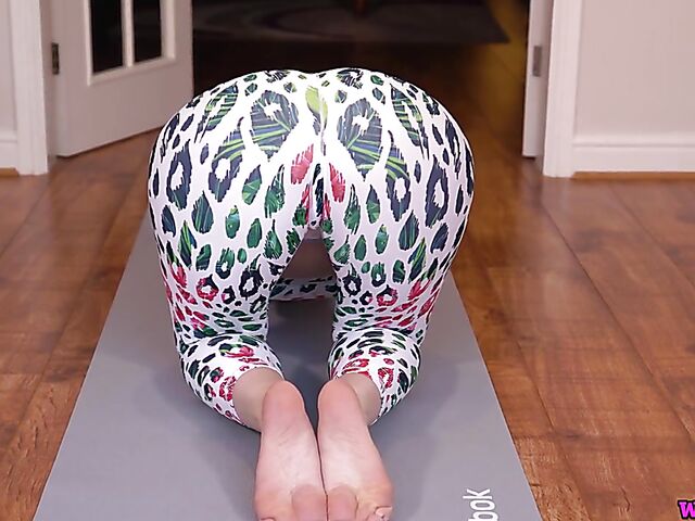 Sophia Smith - British dirty talking MILF yoga seduction