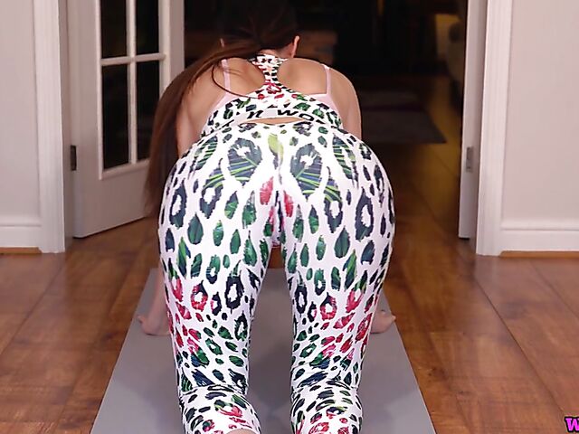 Sophia Smith - British dirty talking MILF yoga seduction