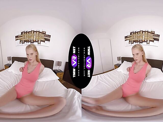 3D VR Blonde Ariela Donovan Solo Fingering