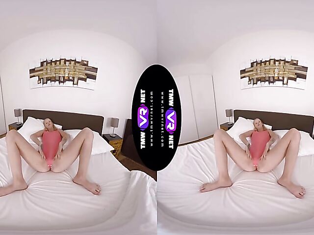 3D VR Blonde Ariela Donovan Solo Fingering