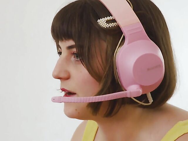 All-natural Australian gamer girl with a hairy cunt Luci Q masturbating