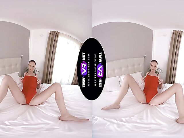 VR solo girl fingering with naughty Isabella De Laa