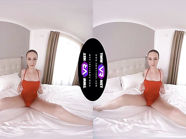 VR solo girl fingering with naughty Isabella De Laa