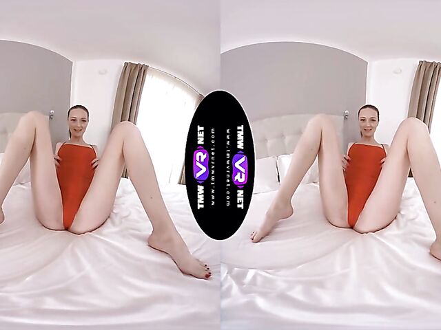 VR solo girl fingering with naughty Isabella De Laa