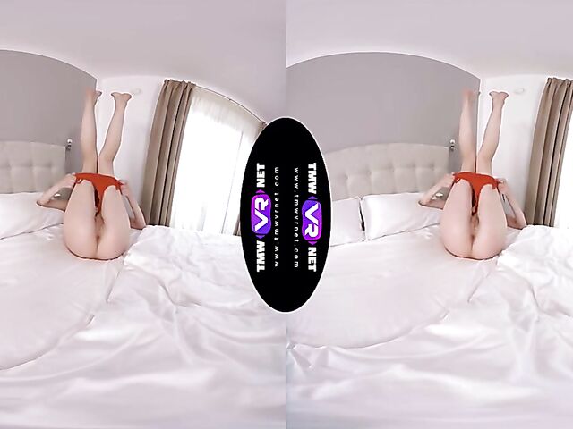 VR solo girl fingering with naughty Isabella De Laa