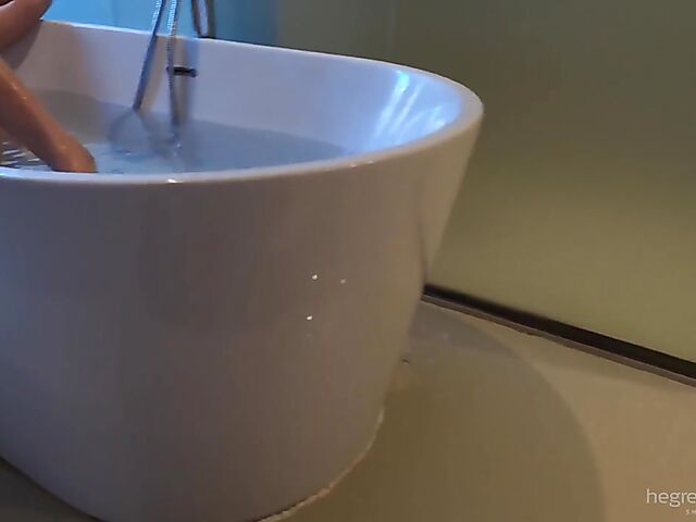 Sali and Quin bathtub masturbation and sex POV