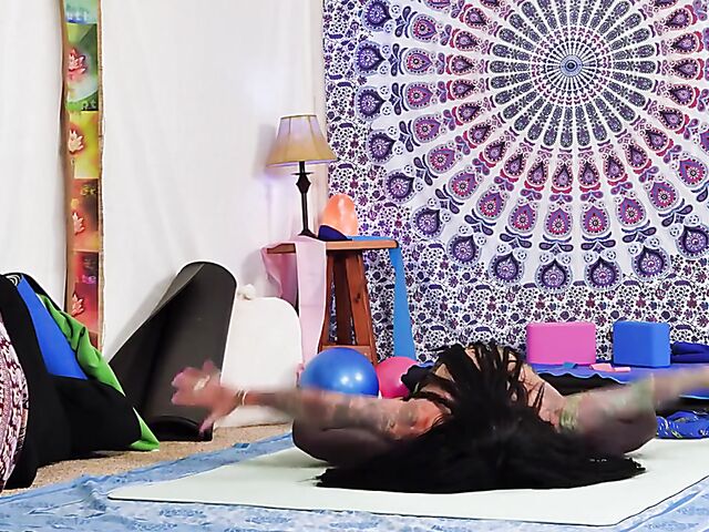 Lesbian yoga with flexible milfs Serene Siren and Jenevieve Hexxx