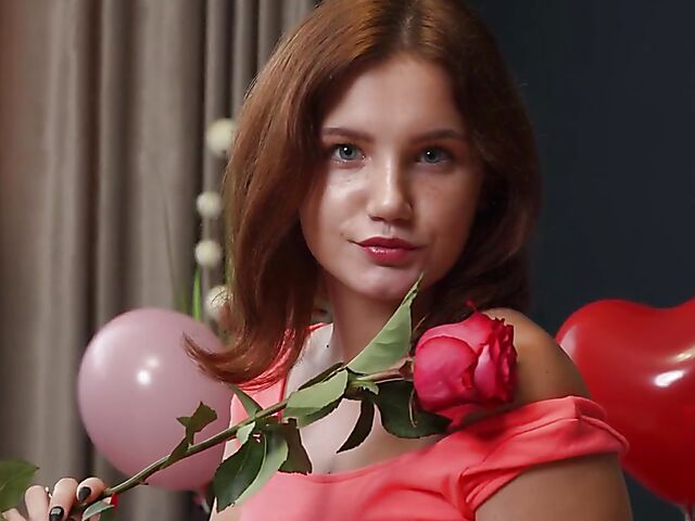 Big tits solo babe Queenlin fingers herself on Valentine's Day