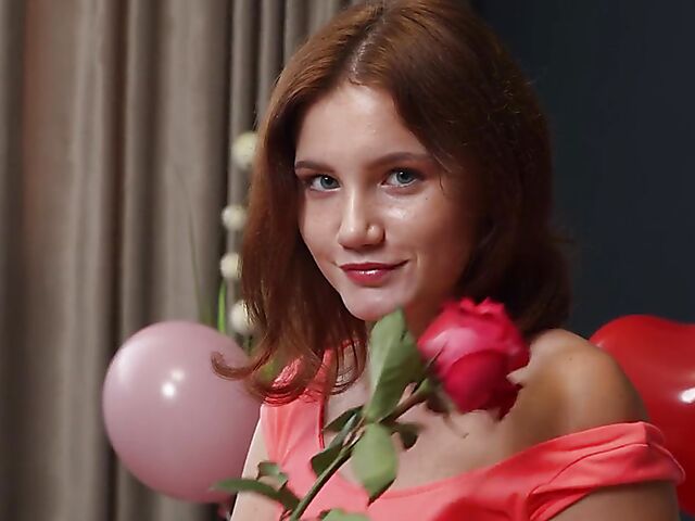 Big tits solo babe Queenlin fingers herself on Valentine's Day