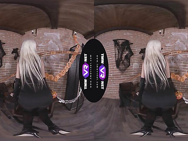 Karol Lilien - Blonde solo VR porn in her skeleton costume