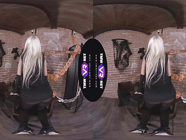 Karol Lilien - Blonde solo VR porn in her skeleton costume