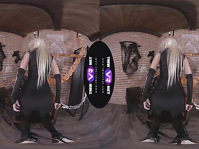 Karol Lilien - Blonde solo VR porn in her skeleton costume