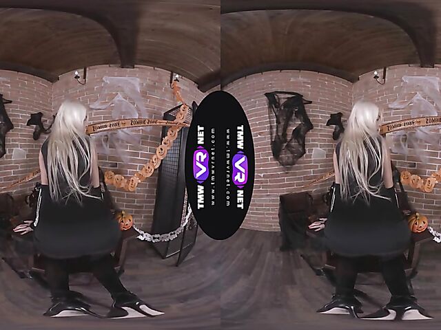 Karol Lilien - Blonde solo VR porn in her skeleton costume