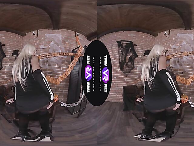 Karol Lilien - Blonde solo VR porn in her skeleton costume