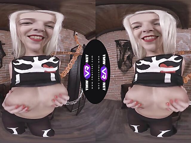 Karol Lilien - Blonde solo VR porn in her skeleton costume
