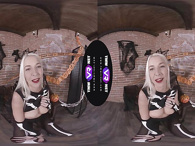 Karol Lilien - Blonde solo VR porn in her skeleton costume