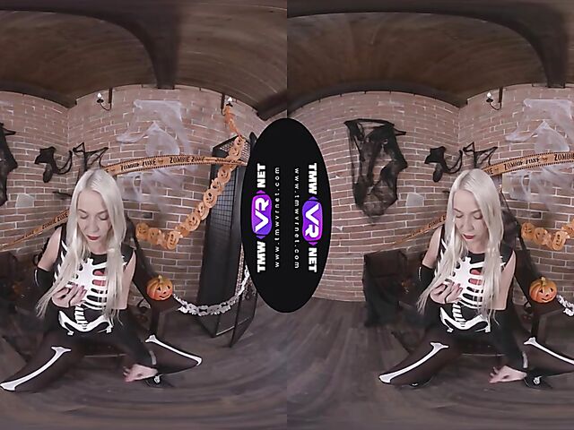 Karol Lilien - Blonde solo VR porn in her skeleton costume