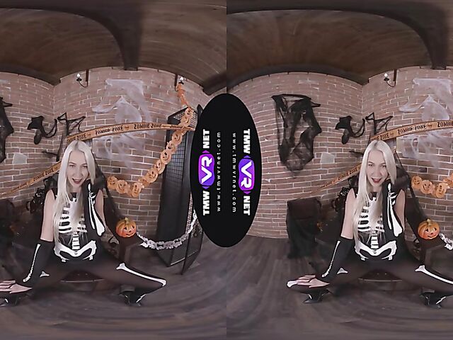 Karol Lilien - Blonde solo VR porn in her skeleton costume