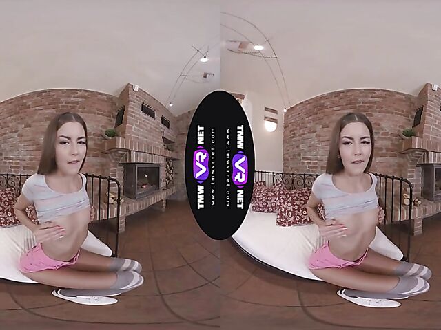 Cindy Shine solo tease and fingering in VR 3D